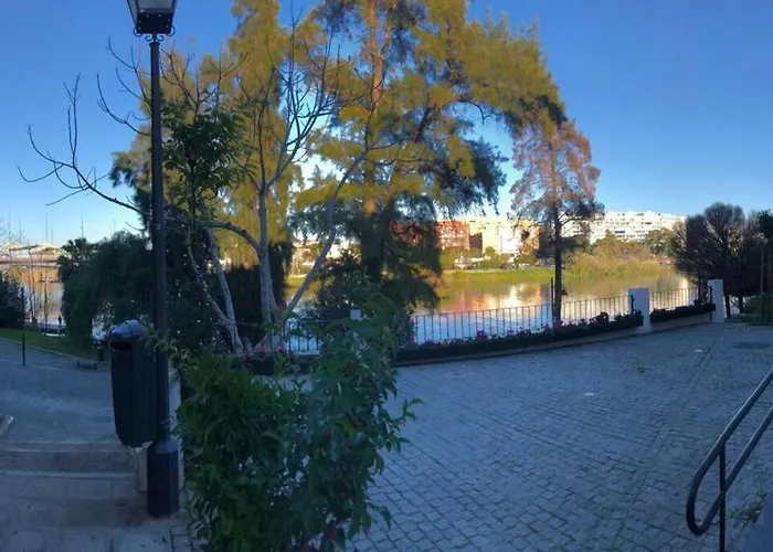 Disfruta Sevilla Desde Triana Junto Al Rio